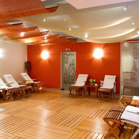 Crystal Palace Boutique Hotel 4*