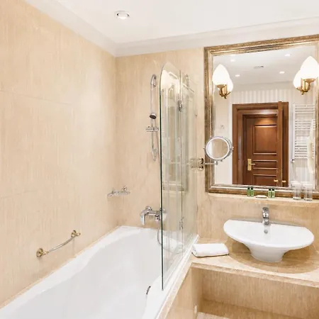 Crystal Palace Boutique Hotel 4*