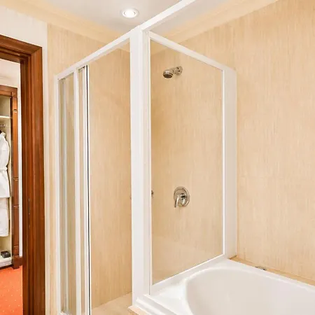 Crystal Palace Boutique Hotel 4*