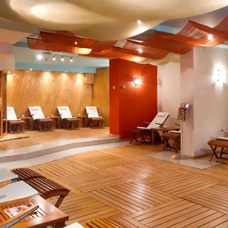 Crystal Palace Boutique Hotel 4*