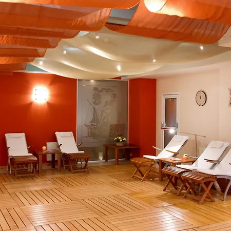 Crystal Palace Boutique 4*