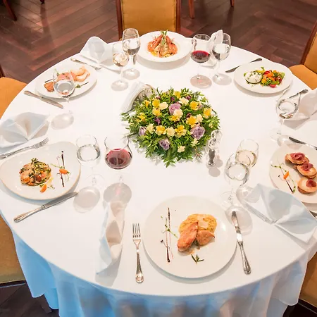 Crystal Palace Boutique Hotel 4*